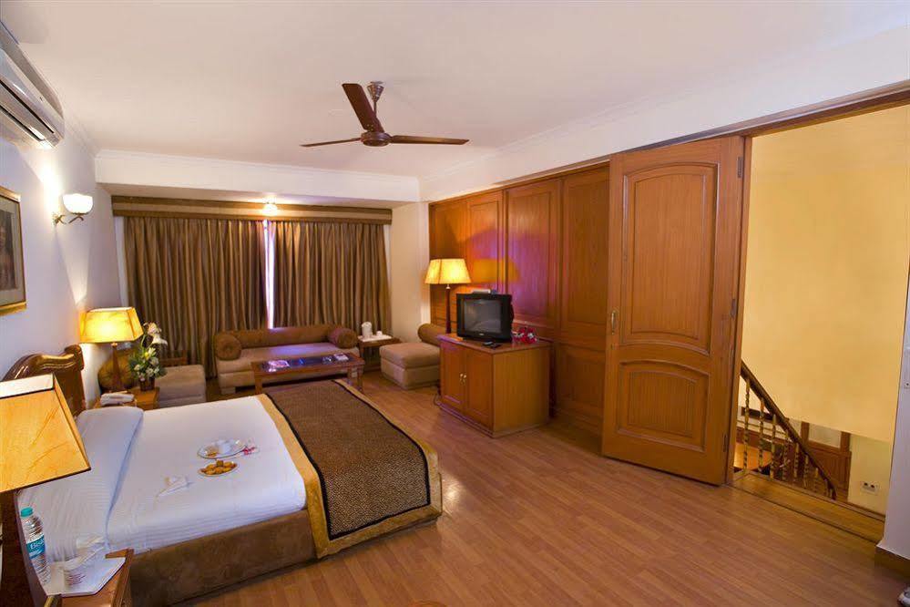 The Bmk Hotel Greater Kailash 델리 외부 사진