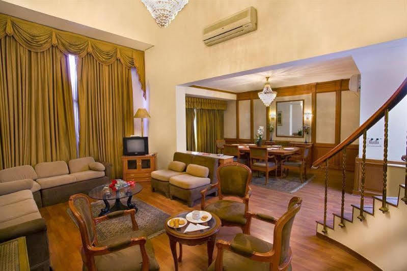 The Bmk Hotel Greater Kailash 델리 외부 사진